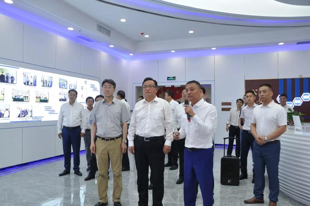 孫述濤市長(zhǎng)為“山東大生命科學(xué)工程產(chǎn)業(yè)技術(shù)研究院”揭牌并考察英盛生物研發(fā)生產(chǎn)基地